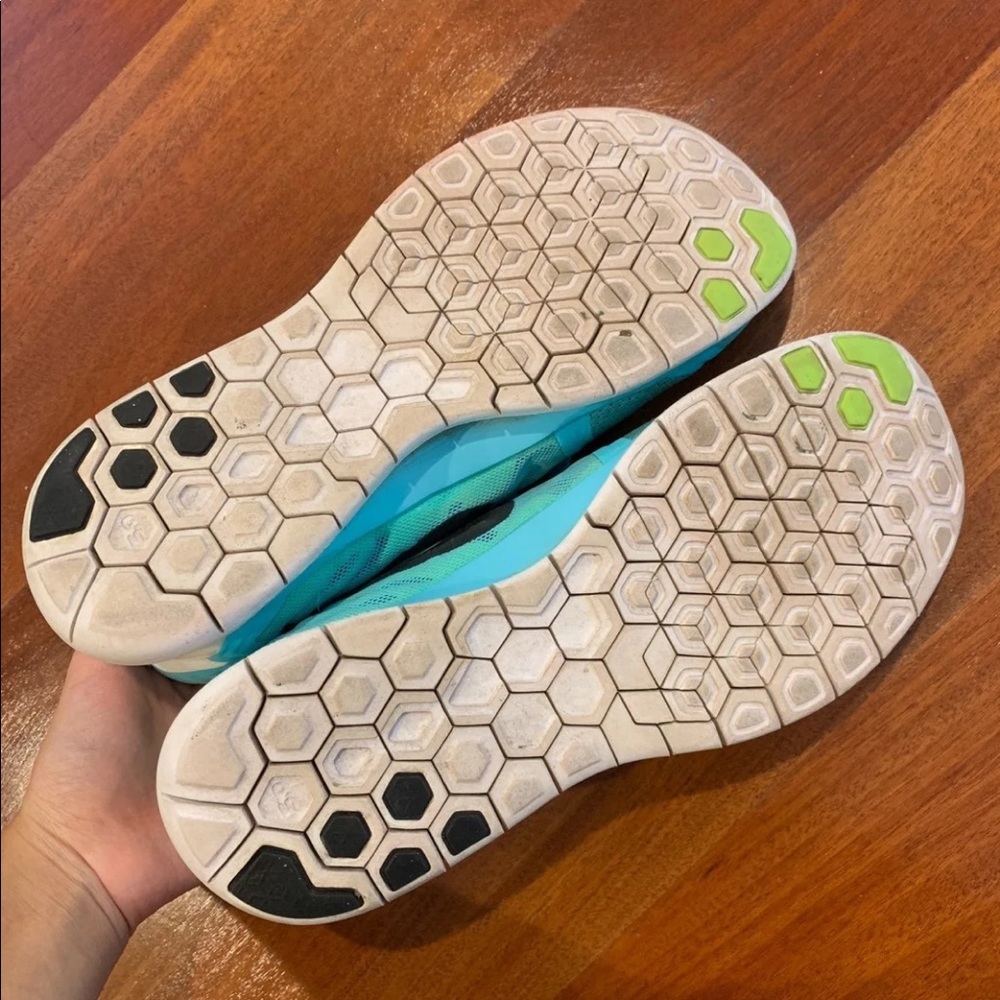 Teal Nike running shoes - Picture 2 of 2